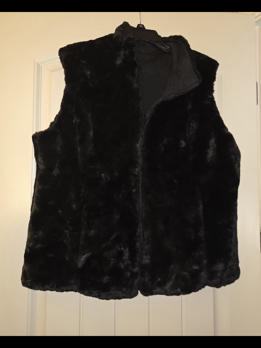Black Faux Fur Zip Vest Size Large